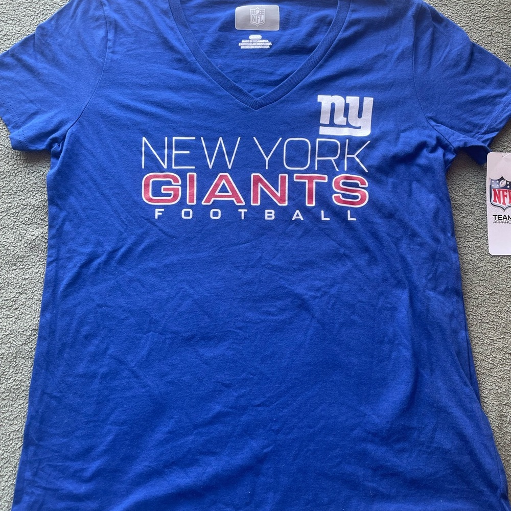 NFL Team Apparel Blue NY giants women’s medium v-neck T-Shirt NWT 100% cotton